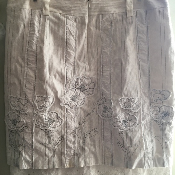 Floral Embroidered White Skirt - Picture 3 of 9